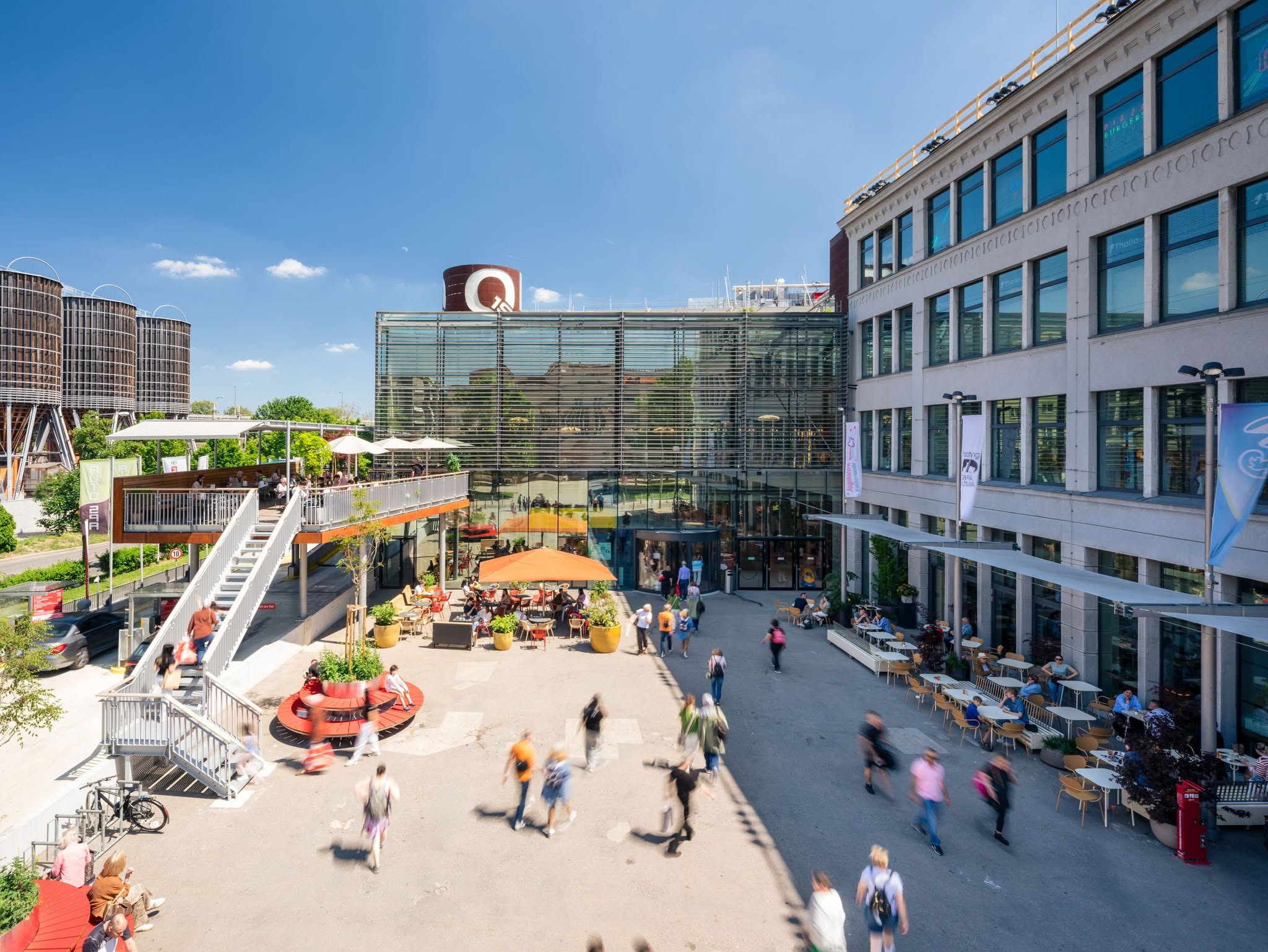 Q19 shopping centre exterior